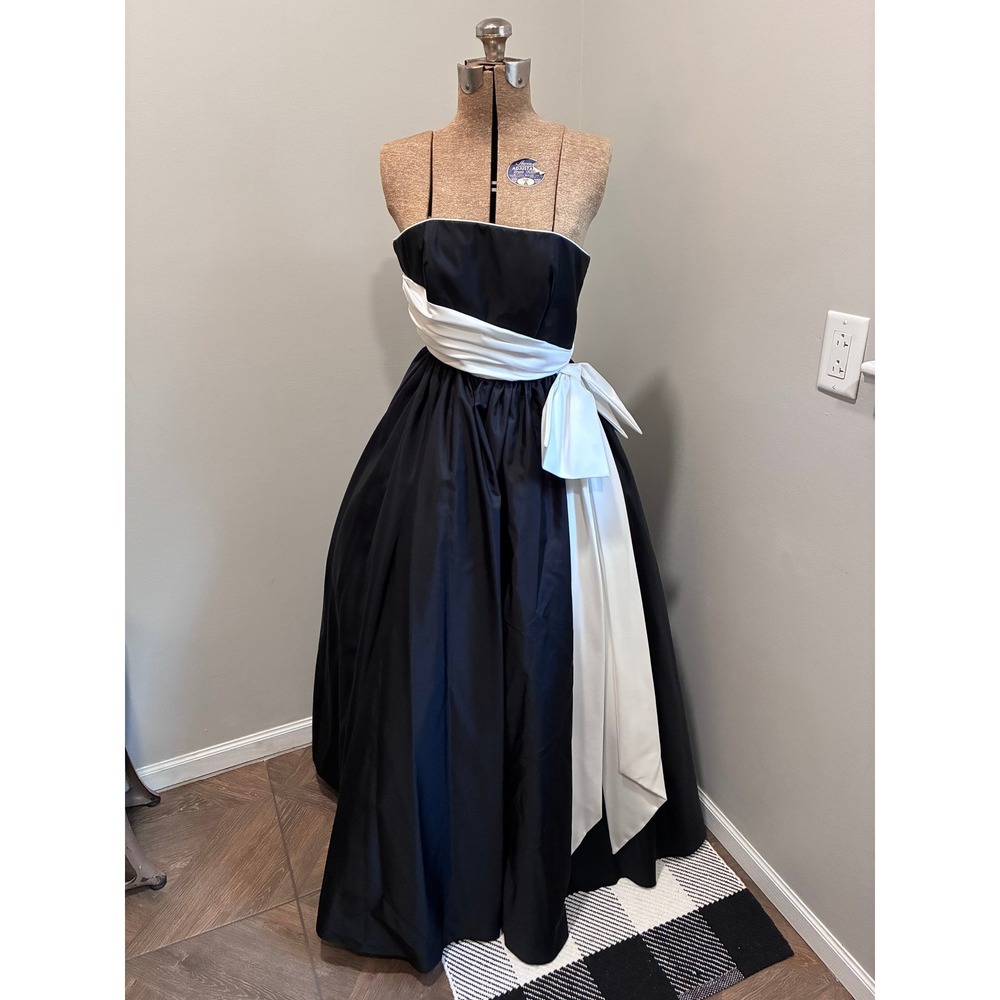 Vintage Mike Benet Formals Black White Strapless Ball Gown Sash Prom Dress 6